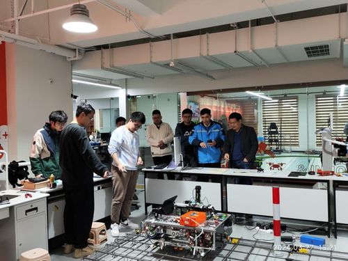 上海寶冶錢國(guó)創(chuàng)新工作室前往上海大學(xué)工程訓(xùn)練中心開展技術(shù)交流